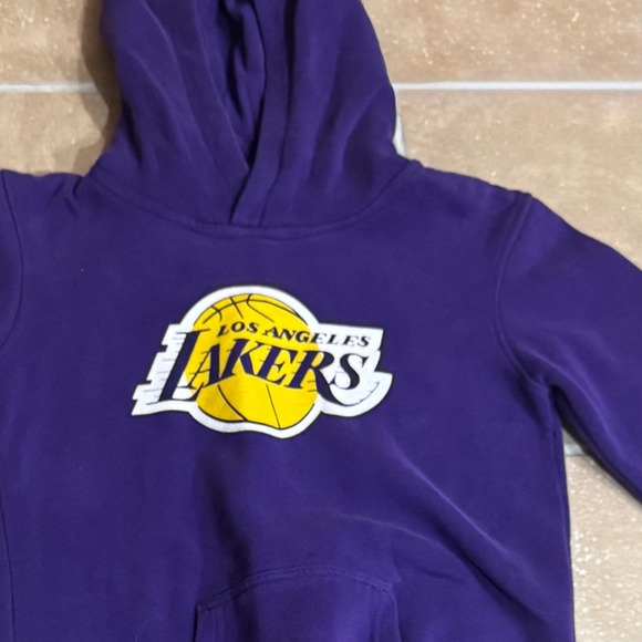 Lakers Hoodie Children’s size Medium in excellent condition - Picture 1 of 2